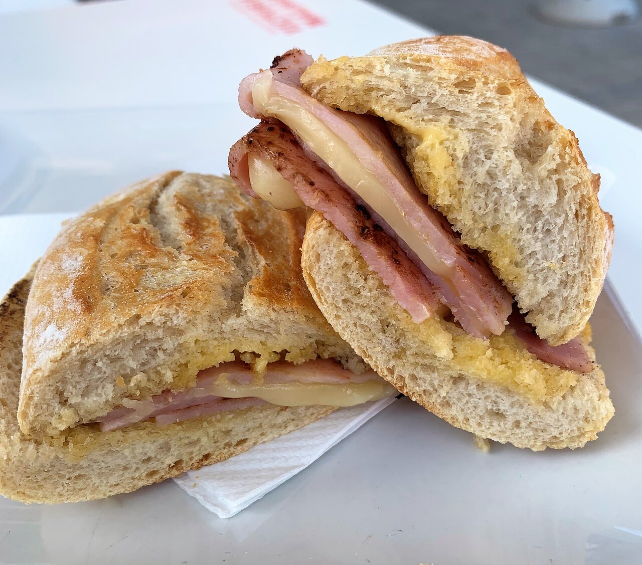 Pitufo mixto sobre plato